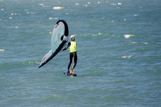 Kitesurfing beginners on the beach